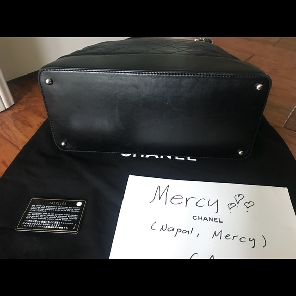 SOLD!Authentic Chanel Large Quilted Lambskin Tote - Picture 3 of 8